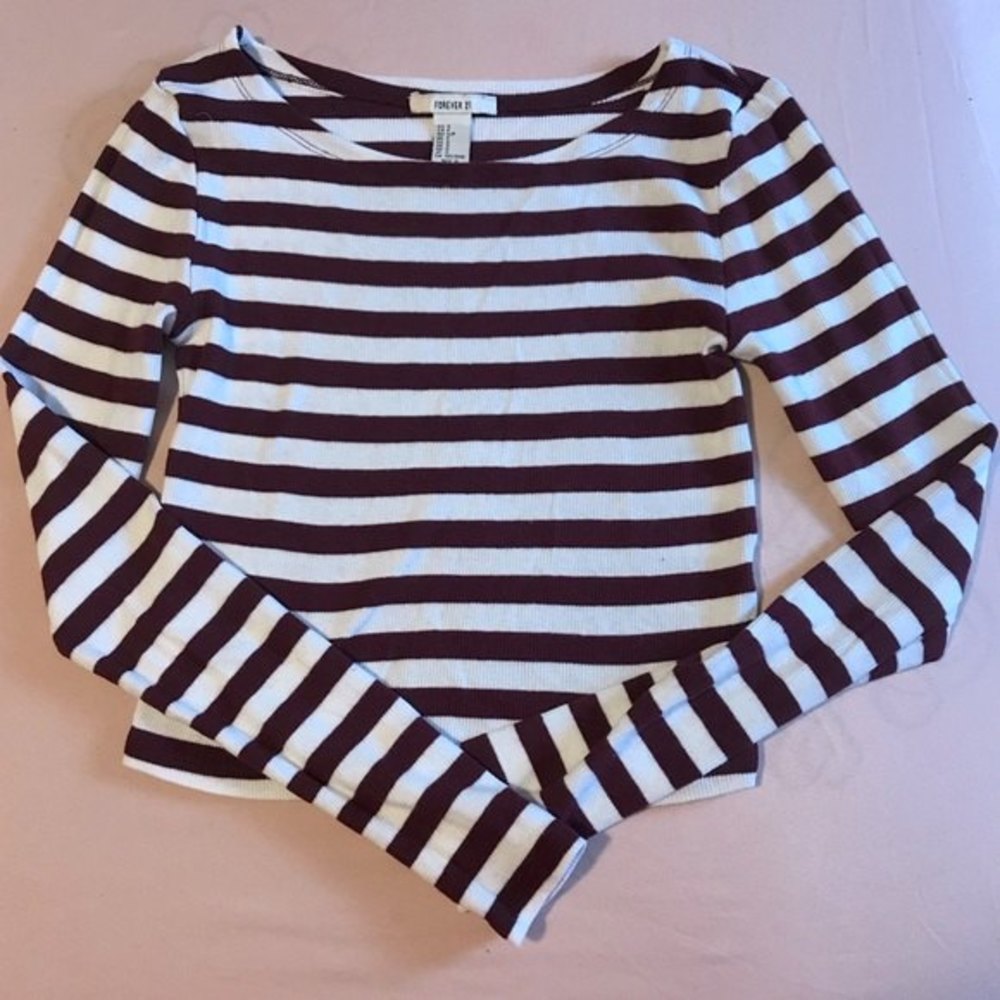Burgundy and white long sleeve crop top